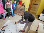 Šroubujeme, zatloukáme, vrtáme a řežeme -polytechnika ve školce